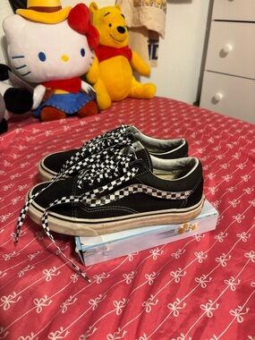 Vans woman’s Classic Old Skool Checkerboard Black Skate Shoes